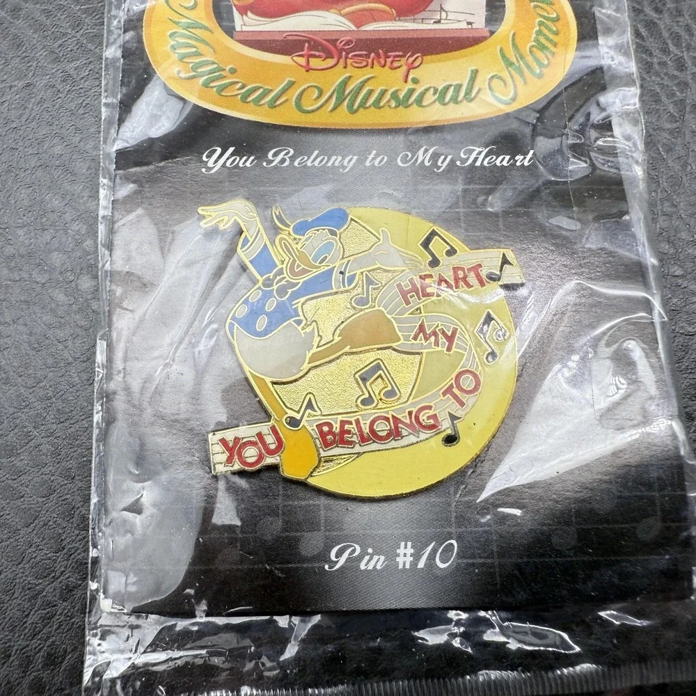 Disney Store Magical‎ Musical Moments Pin #10 Donald Duck You Belong To My Heart